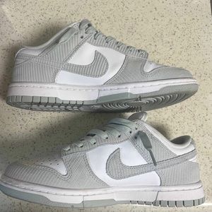 Wmns Dunk Low ‘Light Silver Corduroy’